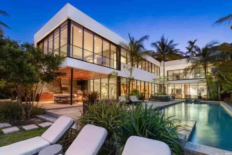 Divine-Bliss-club-house-swimming-pool