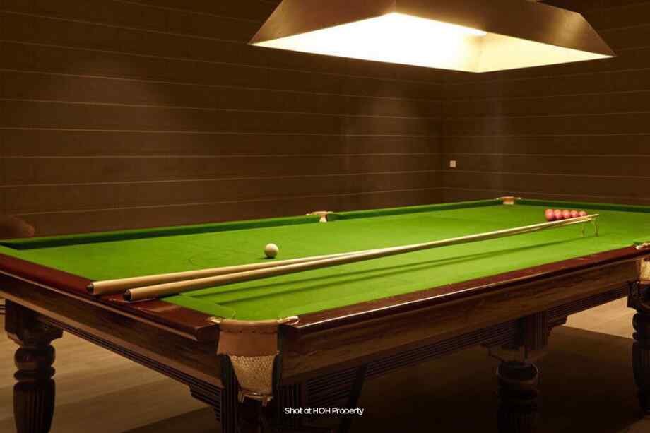 Hiranandani-Castalia-amenities-billards-table