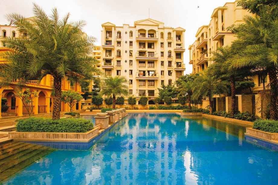 Puraniks-Abitante-Fiore-Amenities-Infinity-Pool