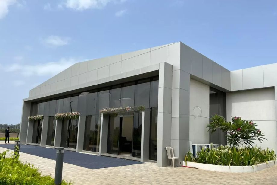 Suntec-Beach-Residence-Paved-Compound