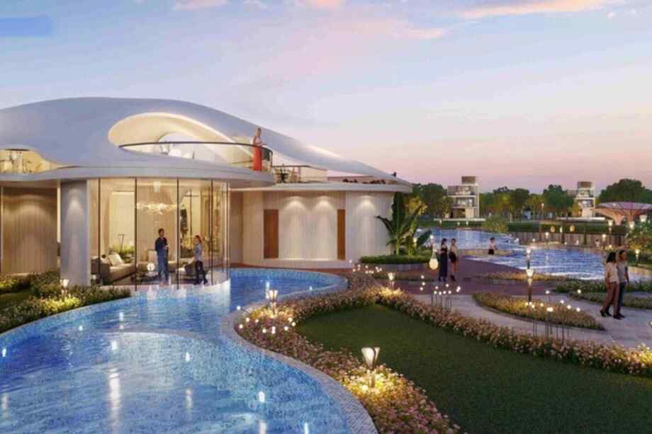 Suraj-Lumina-Club-house-pool