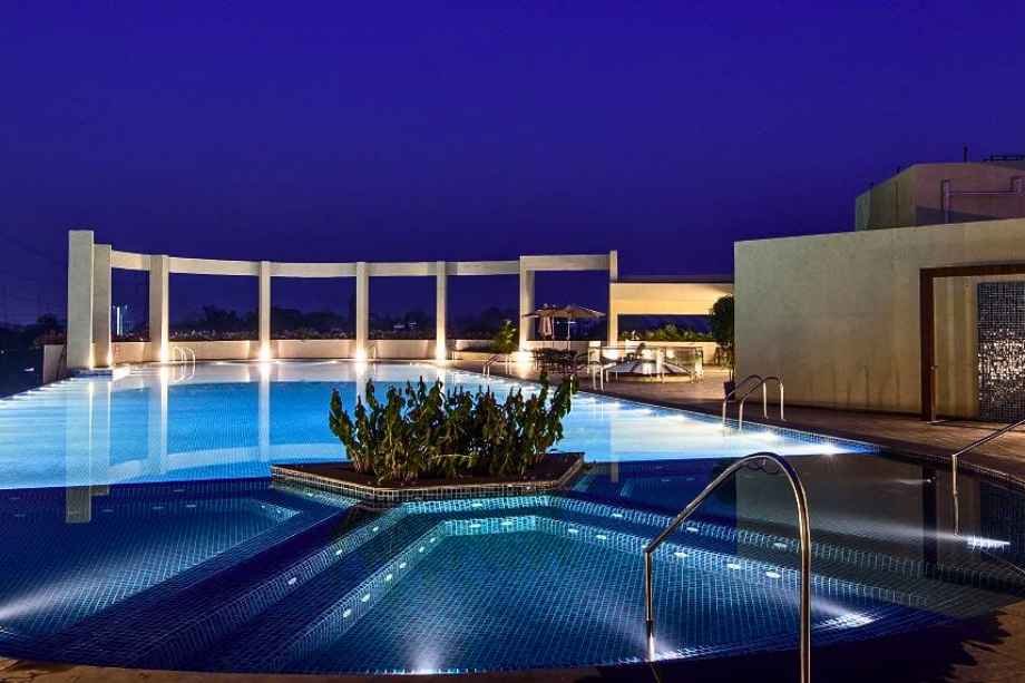 Tata-Amantra-Amenities-Actual-Infinity-Swimming-Pool