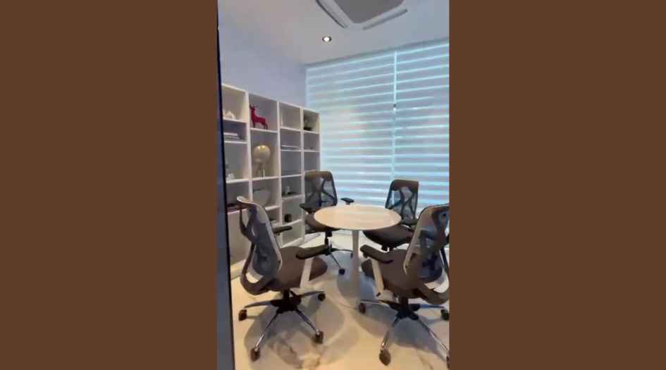 Transcon-Uno-office-meeting-room